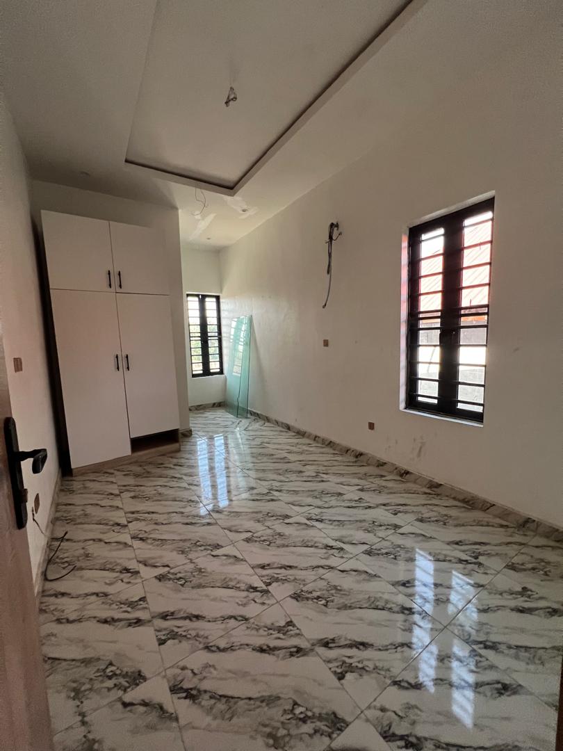 4 BEDROOM DUPLEX