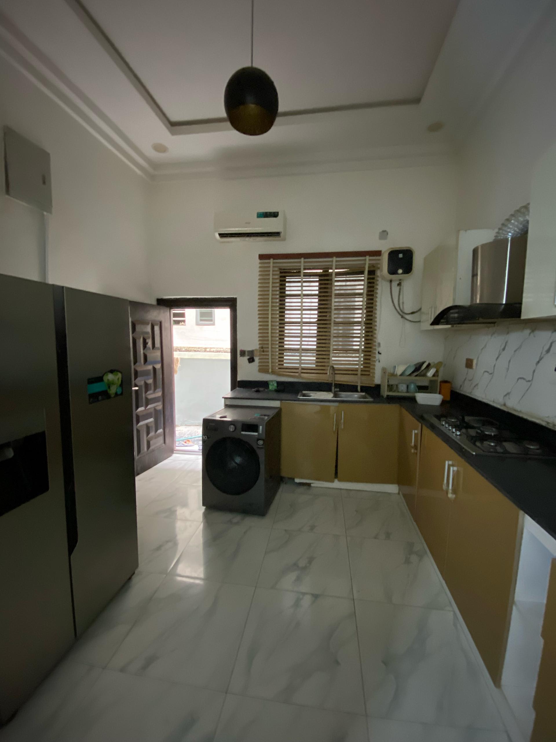 4 BEDROOOM DUPLEX