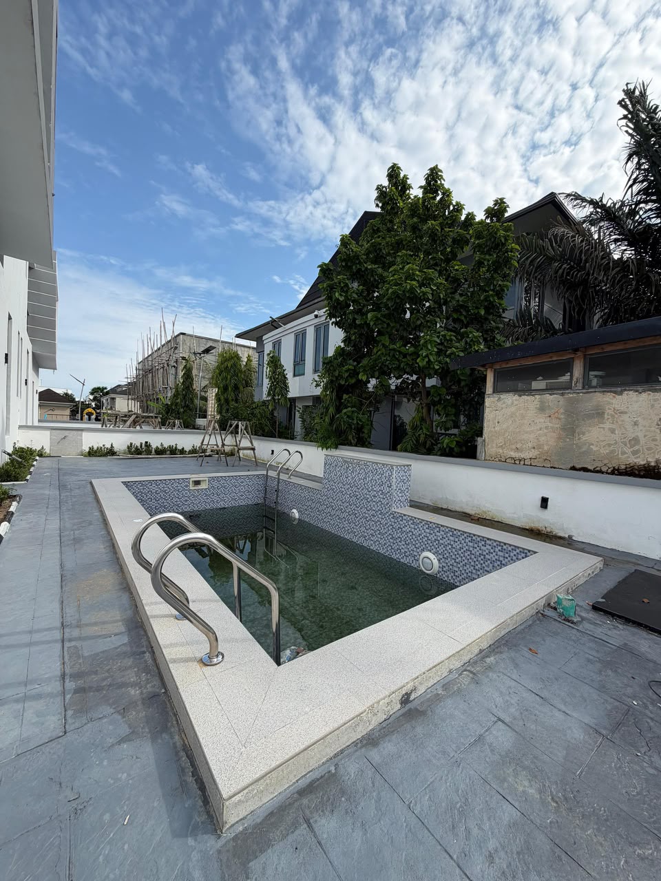 5 BEDROOM  DUPLEX