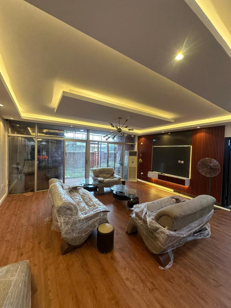 EXECUTIVE  HOUSE