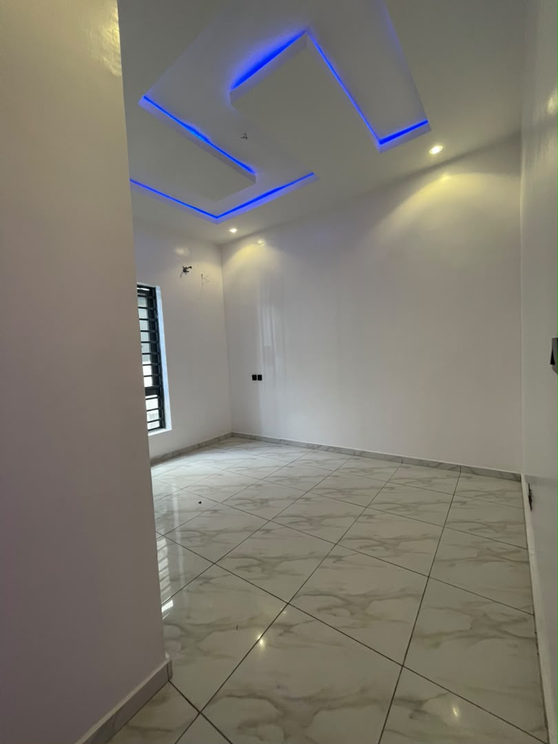 5 BEDROOM DUPLEX