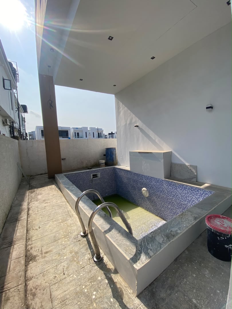 5 BEDROOM DUPLEX