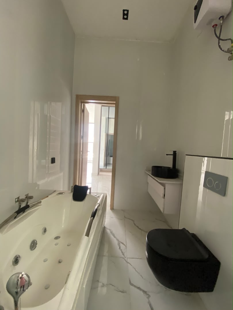 5 BEDROOM DUPLEX