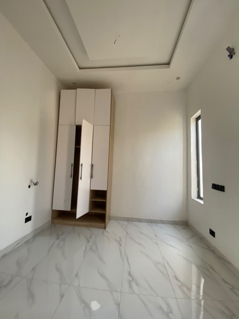 5 BEDROOM DUPLEX