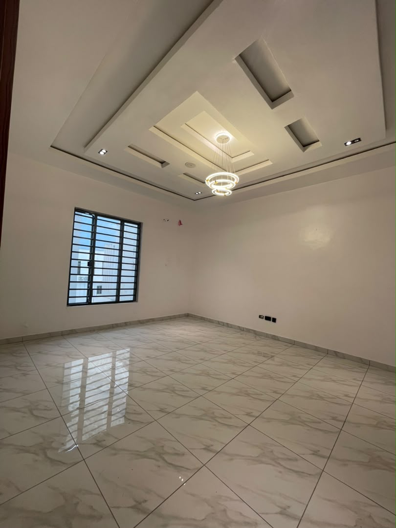 4 BEDROOM DUPLEX