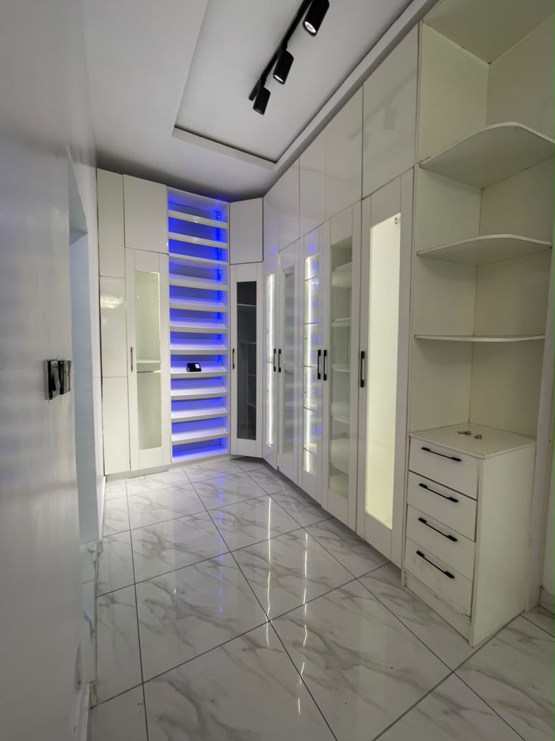 4 BEDROOM DUPLEX WITH BQ