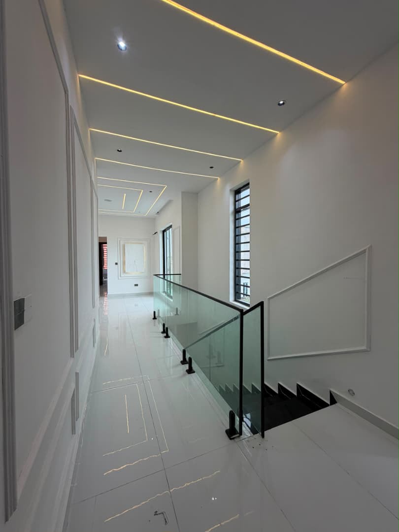 5 BEDROOM DUPLEX