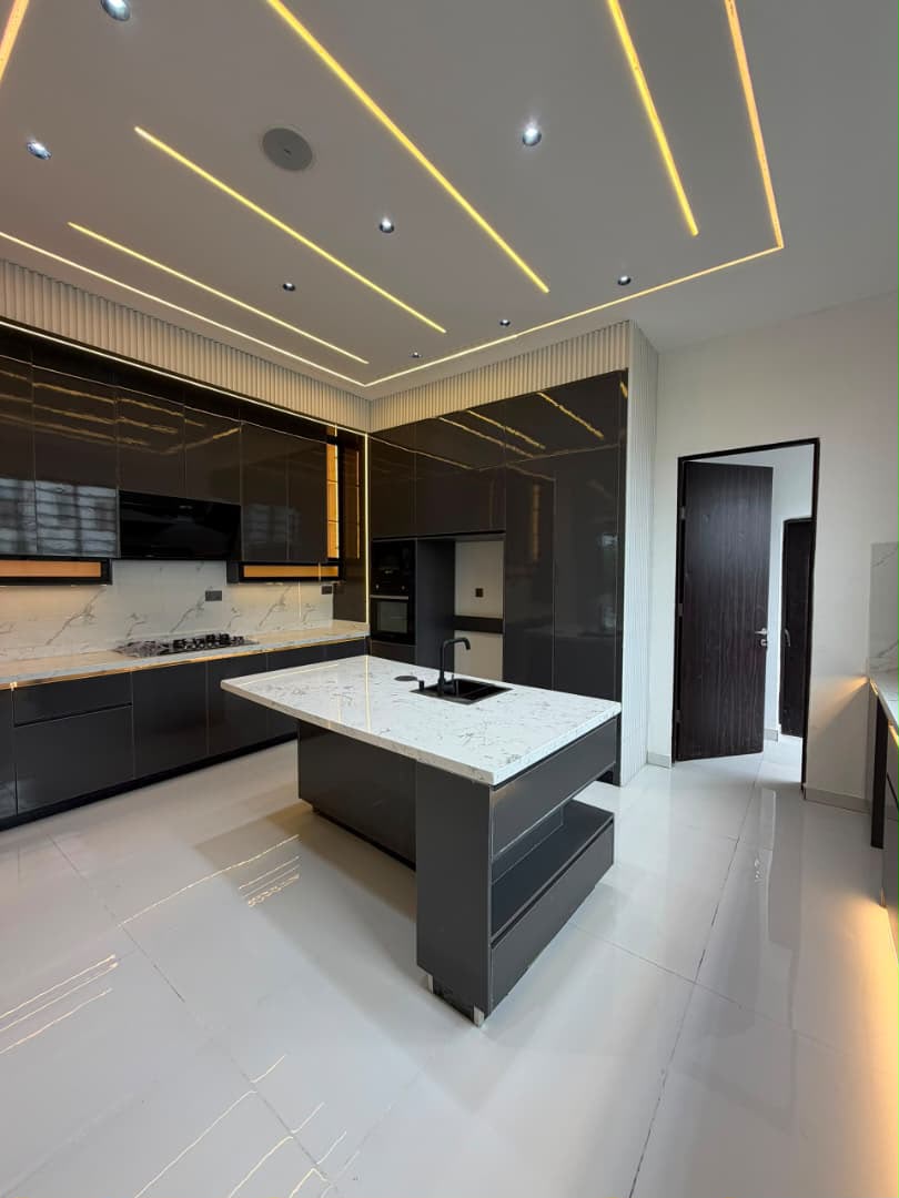 5 BEDROOM DUPLEX