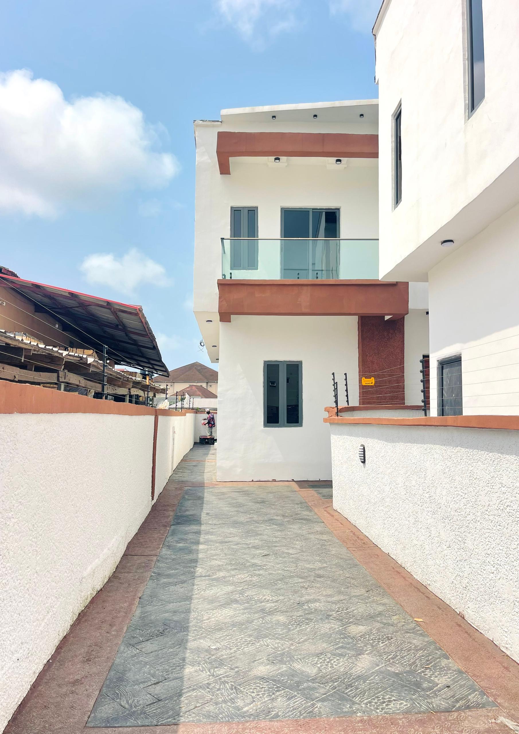 4 BEDROOM DUPLEX WITH BQ