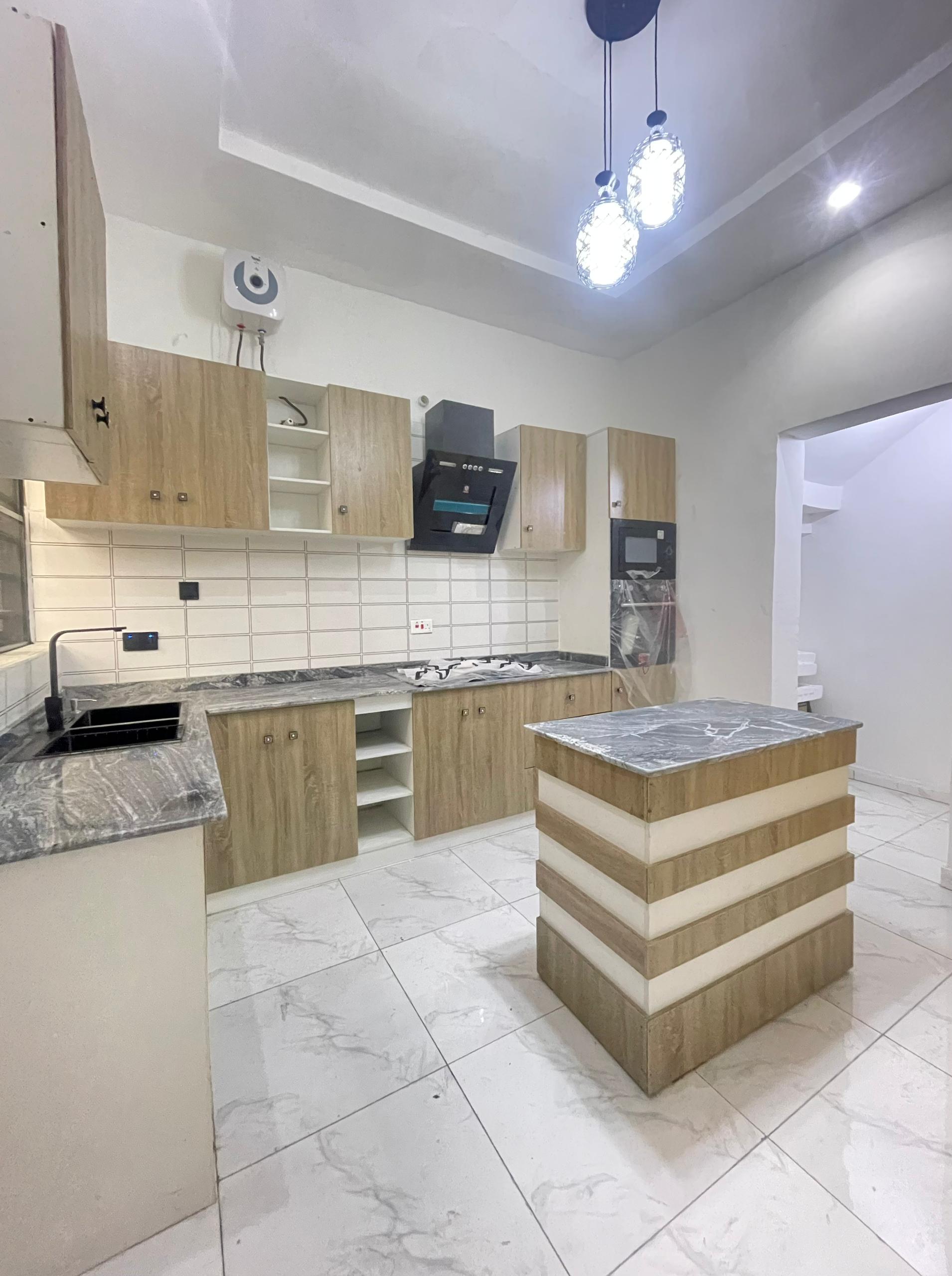 4 BEDROOM DUPLEX WITH BQ