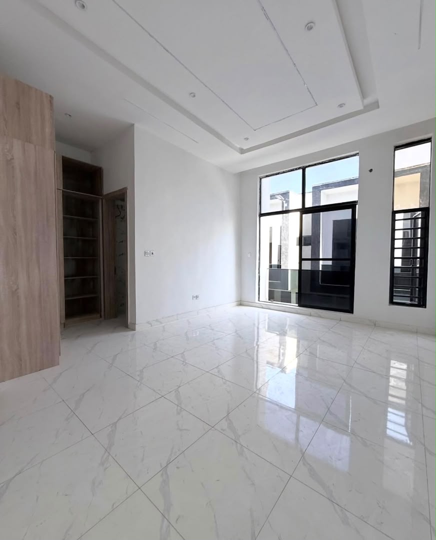 4 BEDROOM DUPLEX