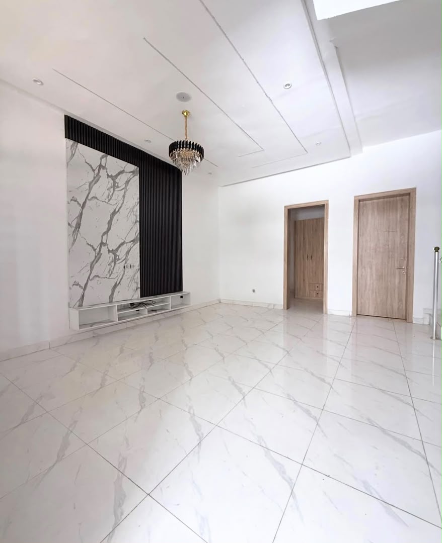 4 BEDROOM DUPLEX