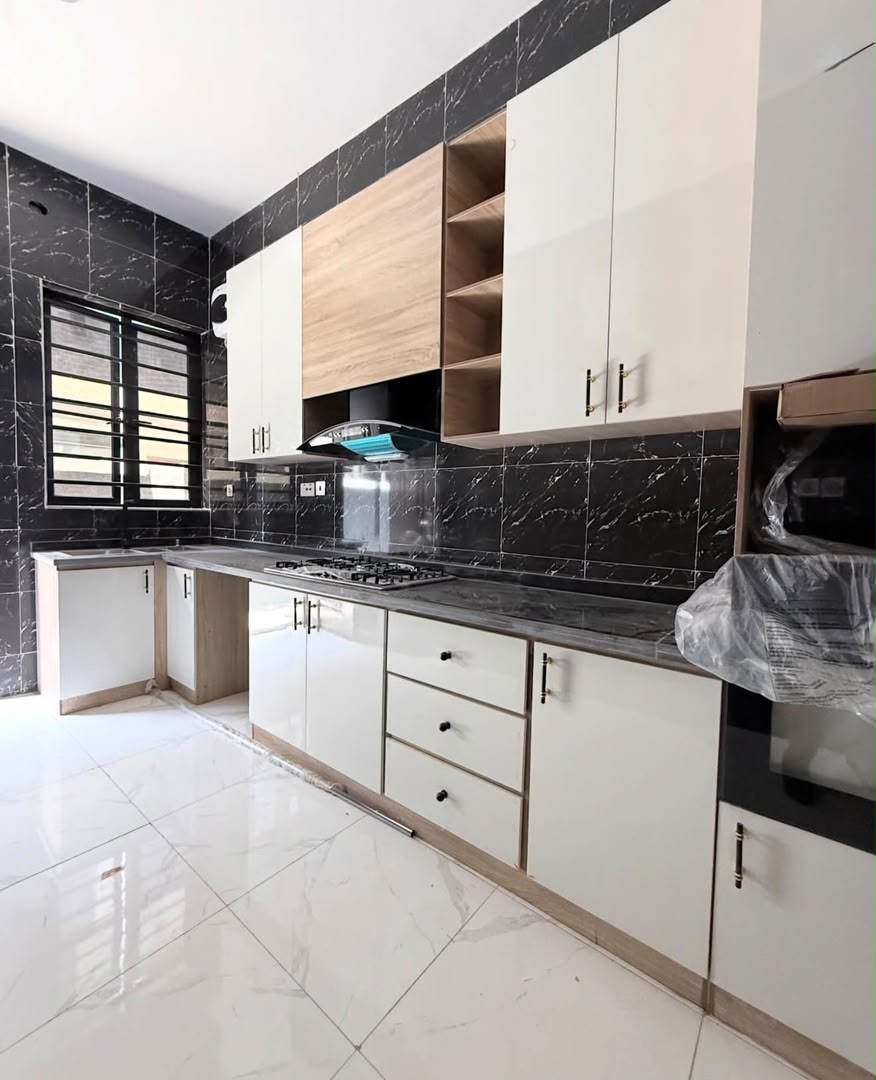 4 BEDROOM DUPLEX