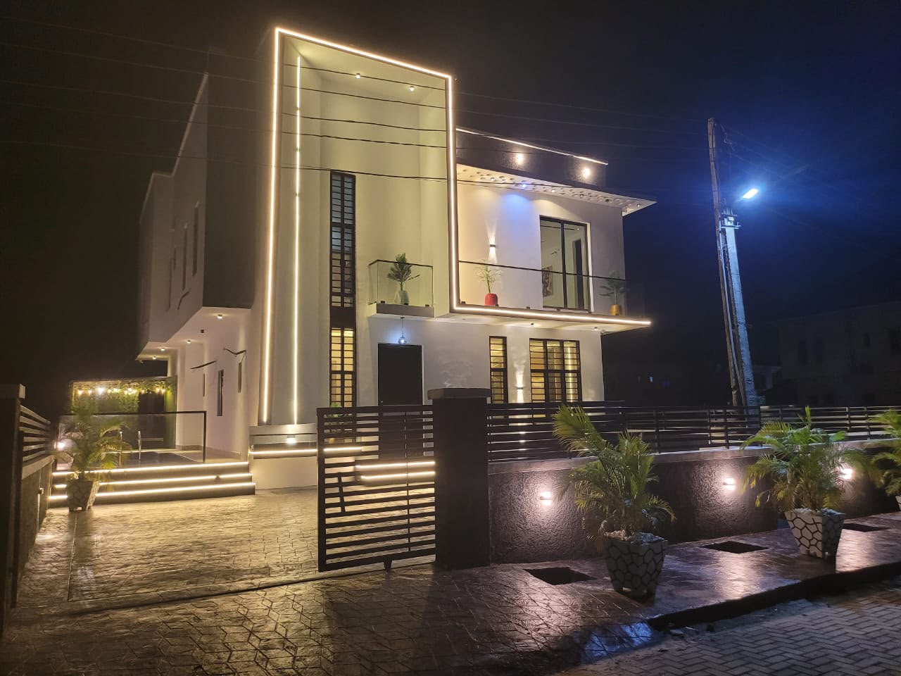 5 BEDROOM DUPLEX
