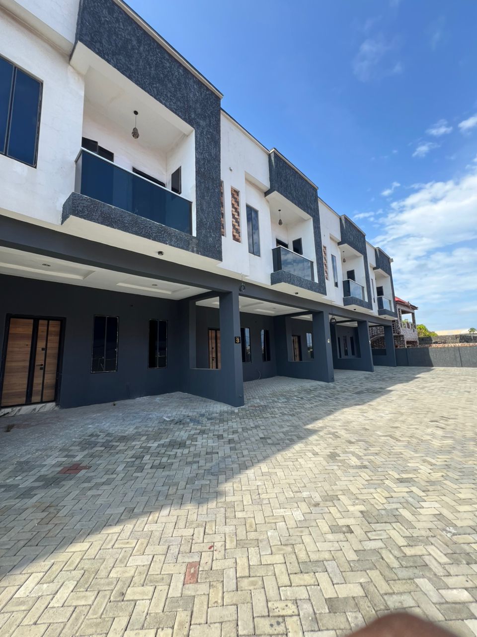 4 BEDROOM DUPLEX