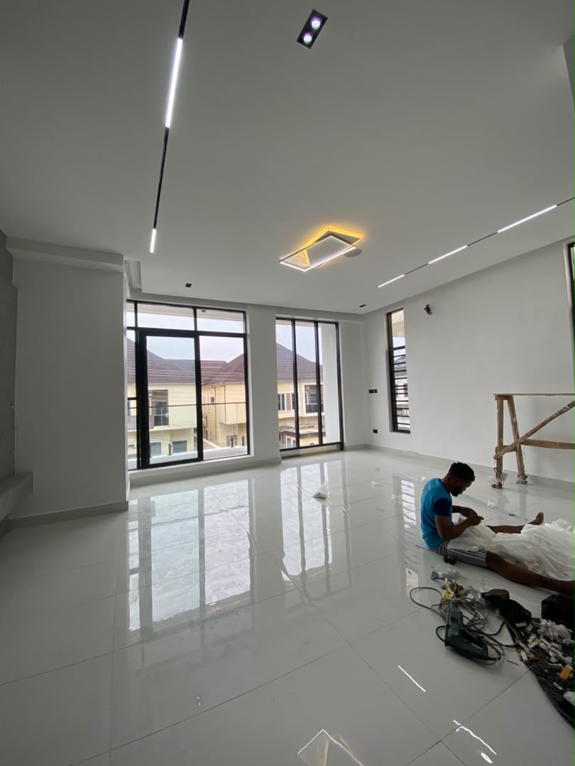 6 BEDROOM DUPLEX