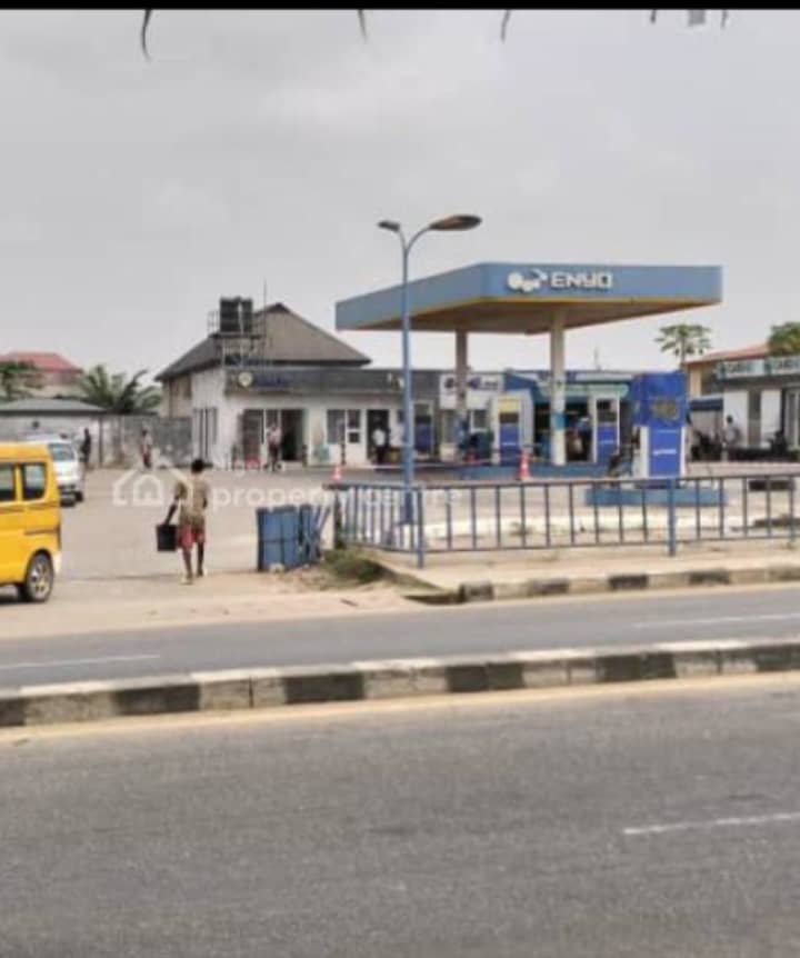 Filling station for sale